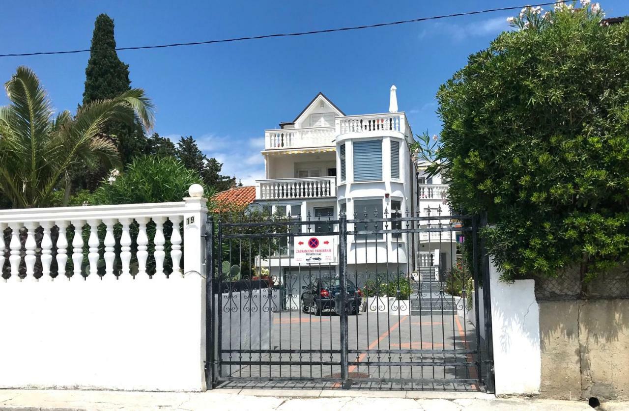 Villa Diana Kastela Bagian luar foto